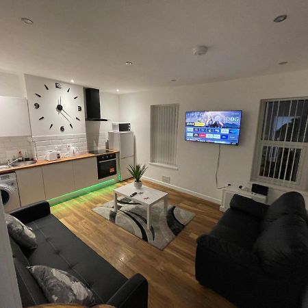 Central Serviced Apartments - Two Bedroom Apartment Cardiff Kültér fotó